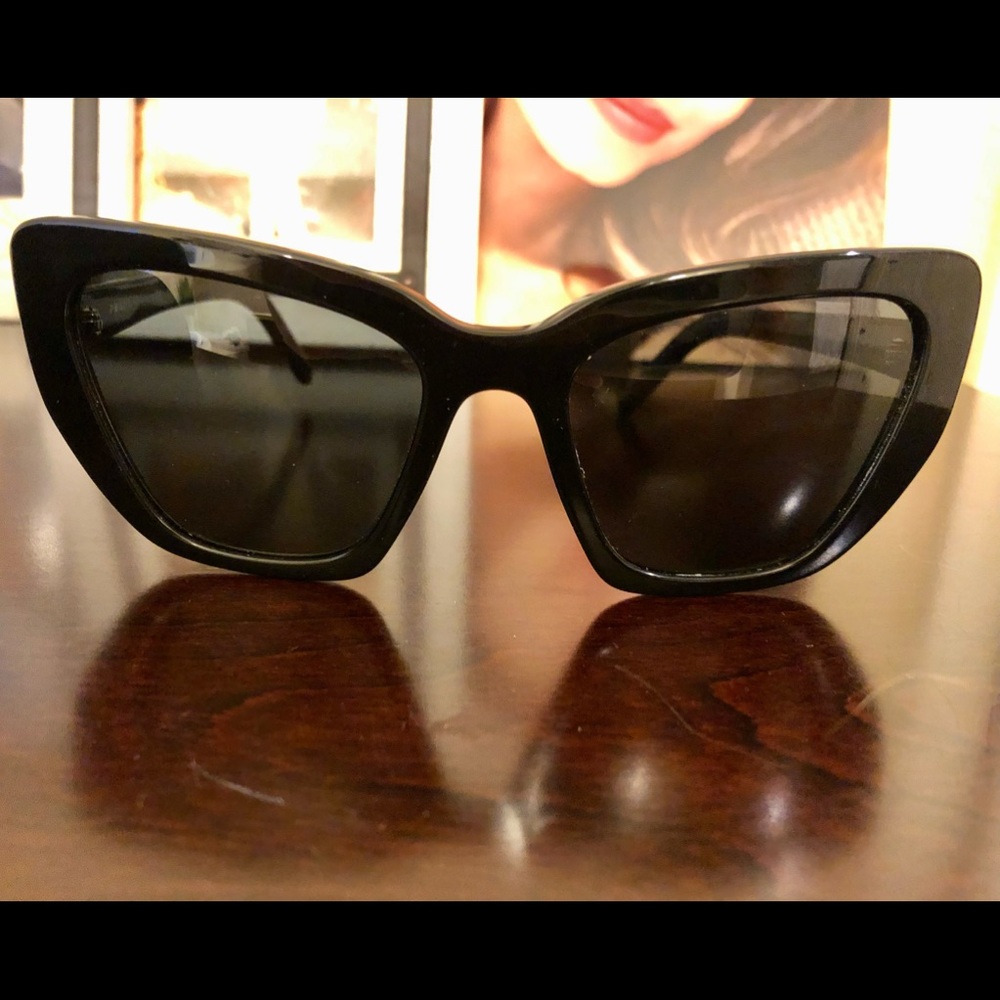 PRADA Cat Eye Sunglasses🎉🎉